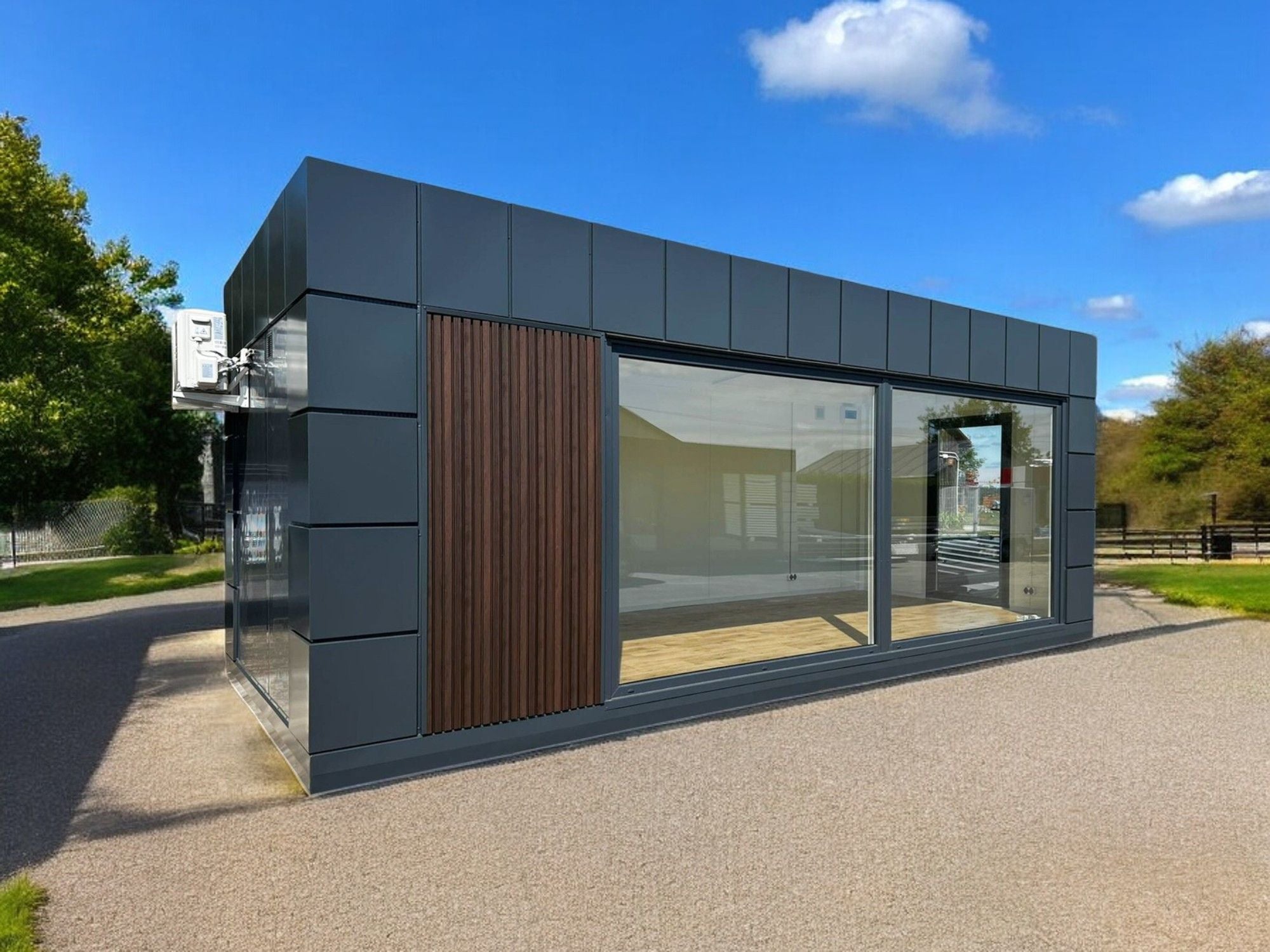 Un espace d’exposition clé en main, conçu pour allier esthétique et fonctionnalité. Parfait pour les salons, démonstrations ou corners de vente, à partir de 15 120 € TTC.