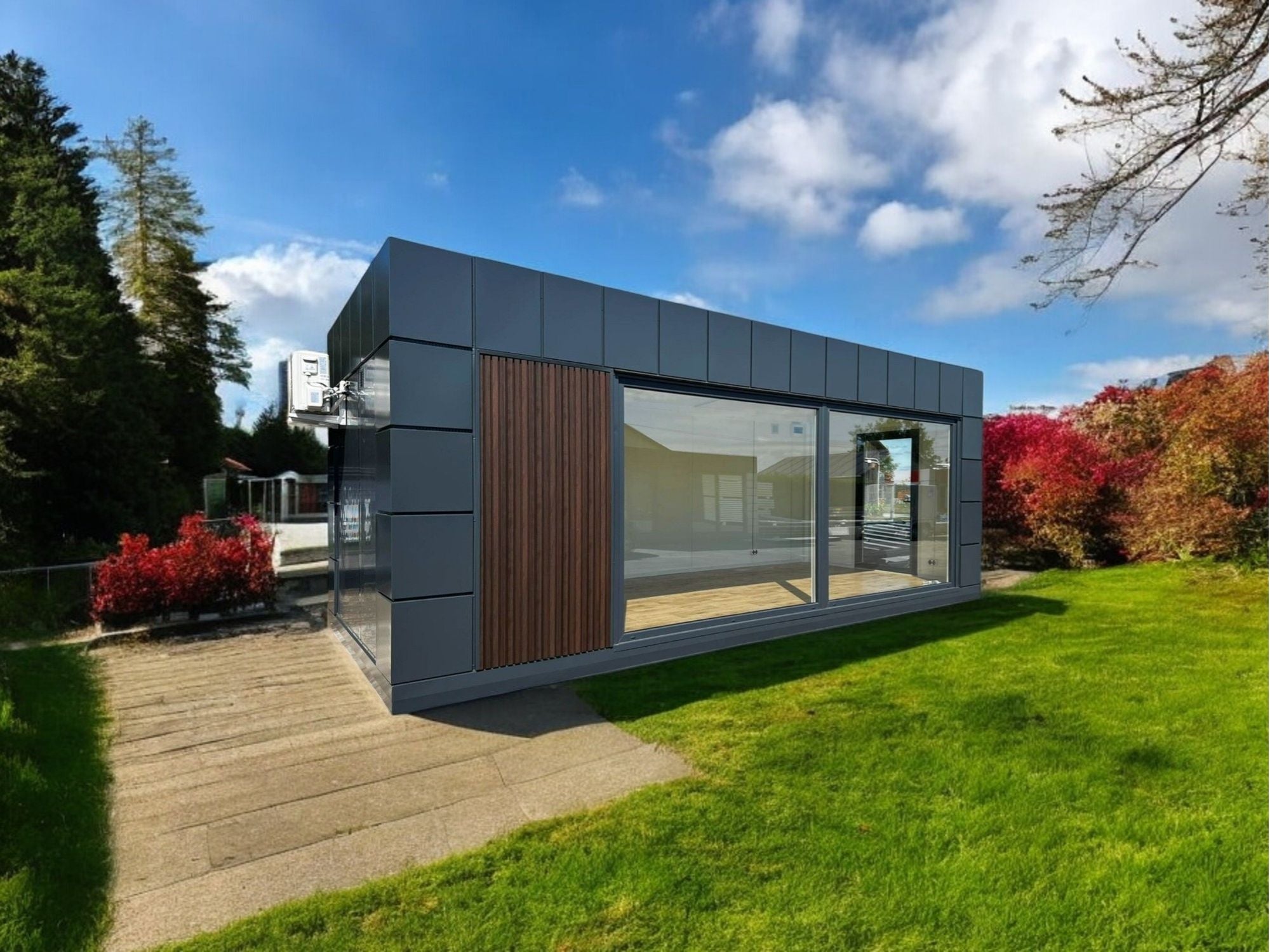 Ce showroom au style industriel chic s’adapte à tous les besoins : exposition, bureau de vente ou espace d’accueil. Sa structure isolée et durable garantit confort et visibilité.